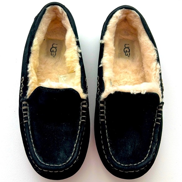 UGG’s~Black Suede~Slip-On~ Slipper~Size 7 - Picture 1 of 9